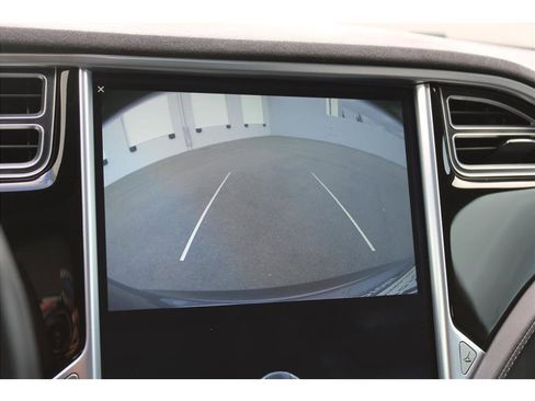 Used 2015 Tesla Model S 85D image 22