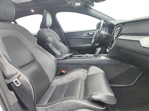 Used 2019 Volvo S60 T6 R-Design image 26