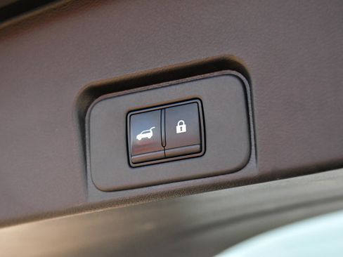 Used 2025 Nissan Rogue SV AWD/4WD image 39