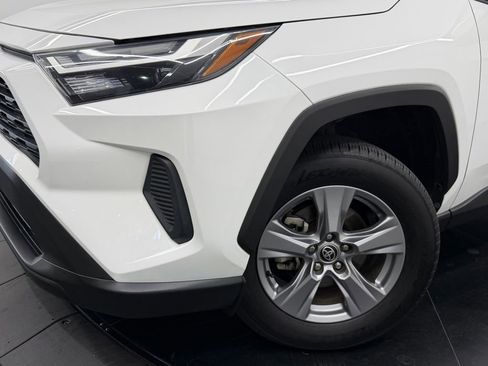 Certified 2022 Toyota RAV4 XLE w/ Carpet Mat Package (TMS) AWD/4WD image 5