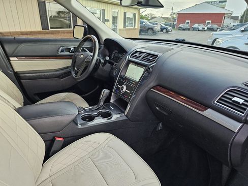 Used 2017 Ford Explorer Platinum AWD/4WD image 23