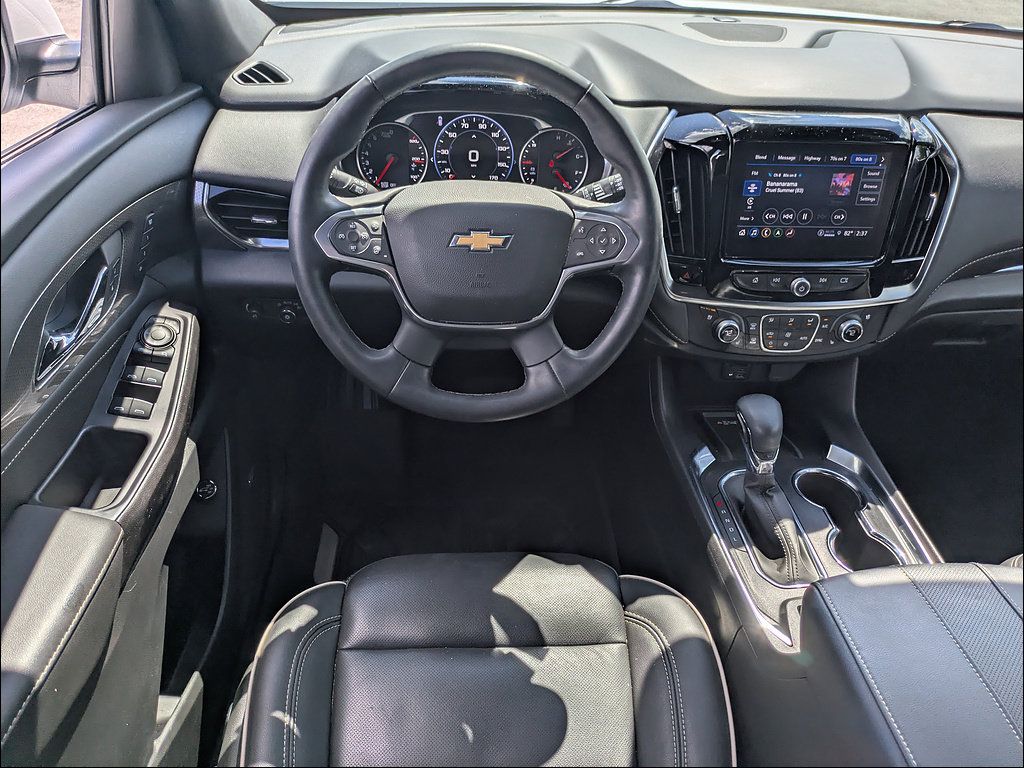 Used 2023 Chevrolet Traverse Premier FWD image 17