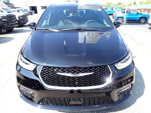 New 2026 Chrysler Pacifica Select image 10