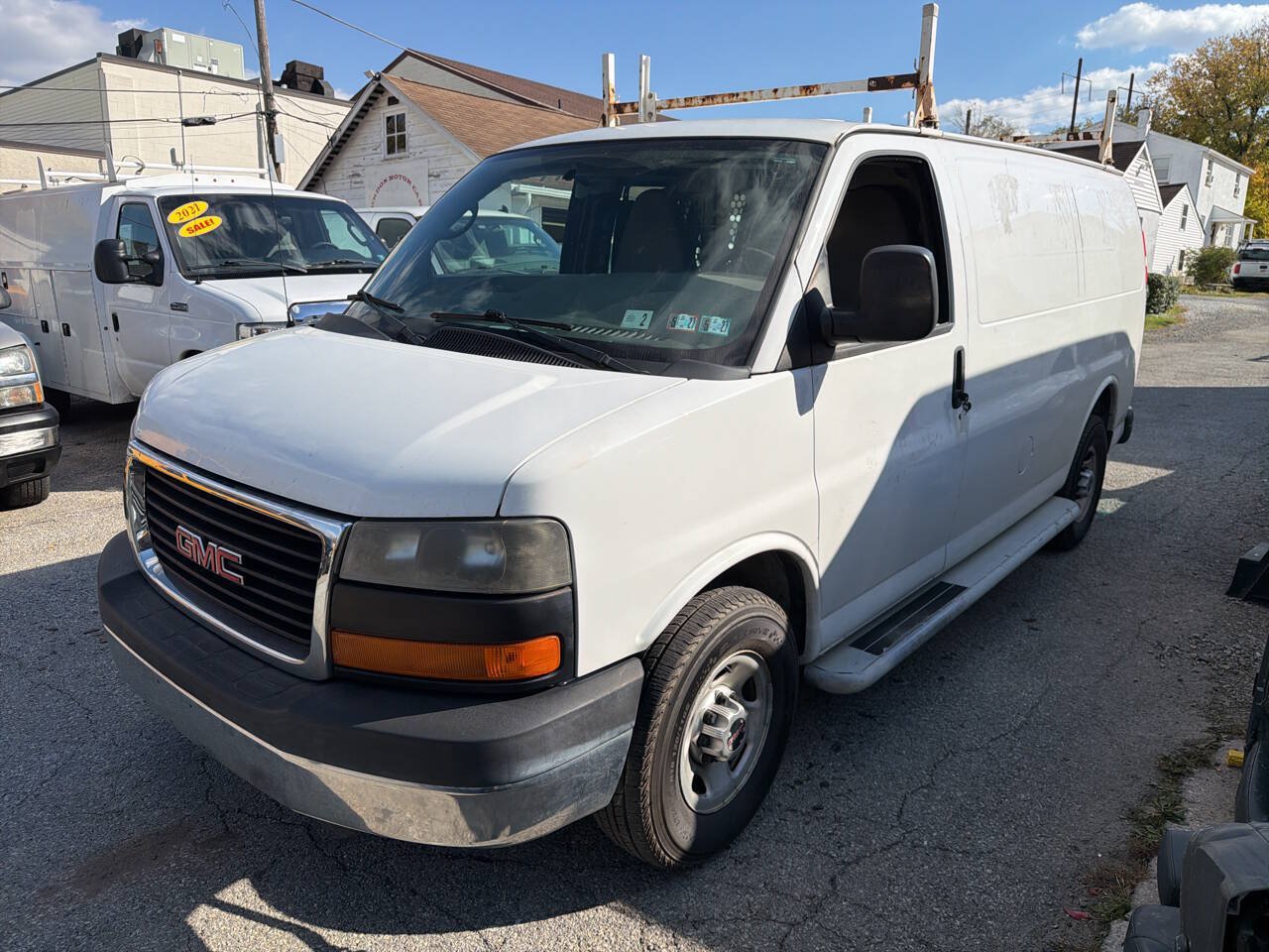 Used 2014 GMC Savana 2500 RWD image 2