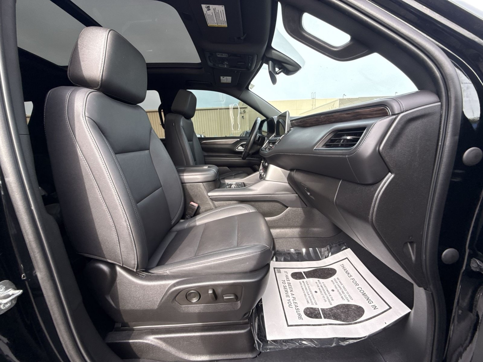 Used 2022 Chevrolet Tahoe Z71 w/ Luxury Package AWD/4WD image 28