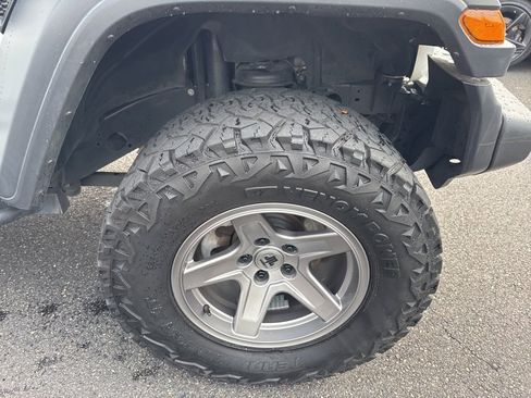 Used 2019 Jeep Wrangler Sport image 9