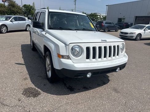 Used 2015 Jeep Patriot Sport w/ Power Value Group FWD image 2