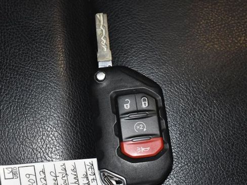 Used 2022 Jeep Wrangler Unlimited Sahara image 22