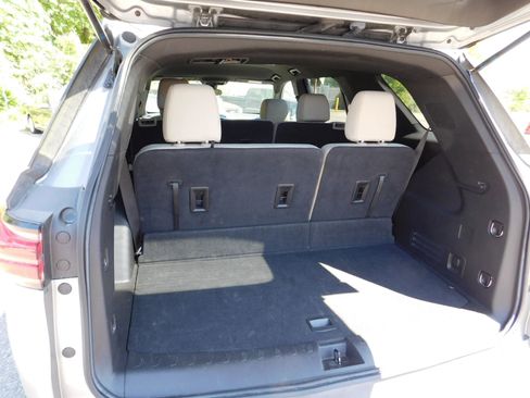 Used 2023 Chevrolet Traverse LS AWD/4WD image 6