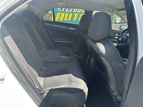 Used 2019 Chrysler 300 Touring w/ Chrome Appearance Package image 16