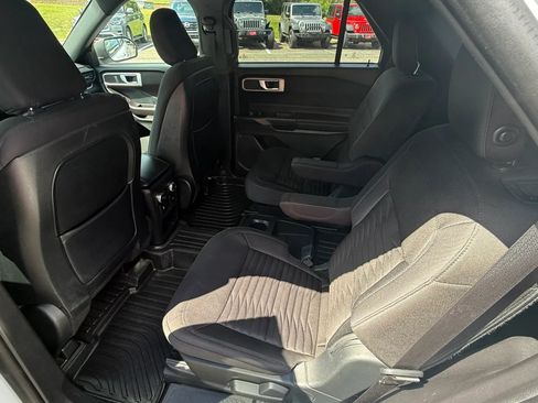 Used 2020 Ford Explorer XLT AWD/4WD image 27