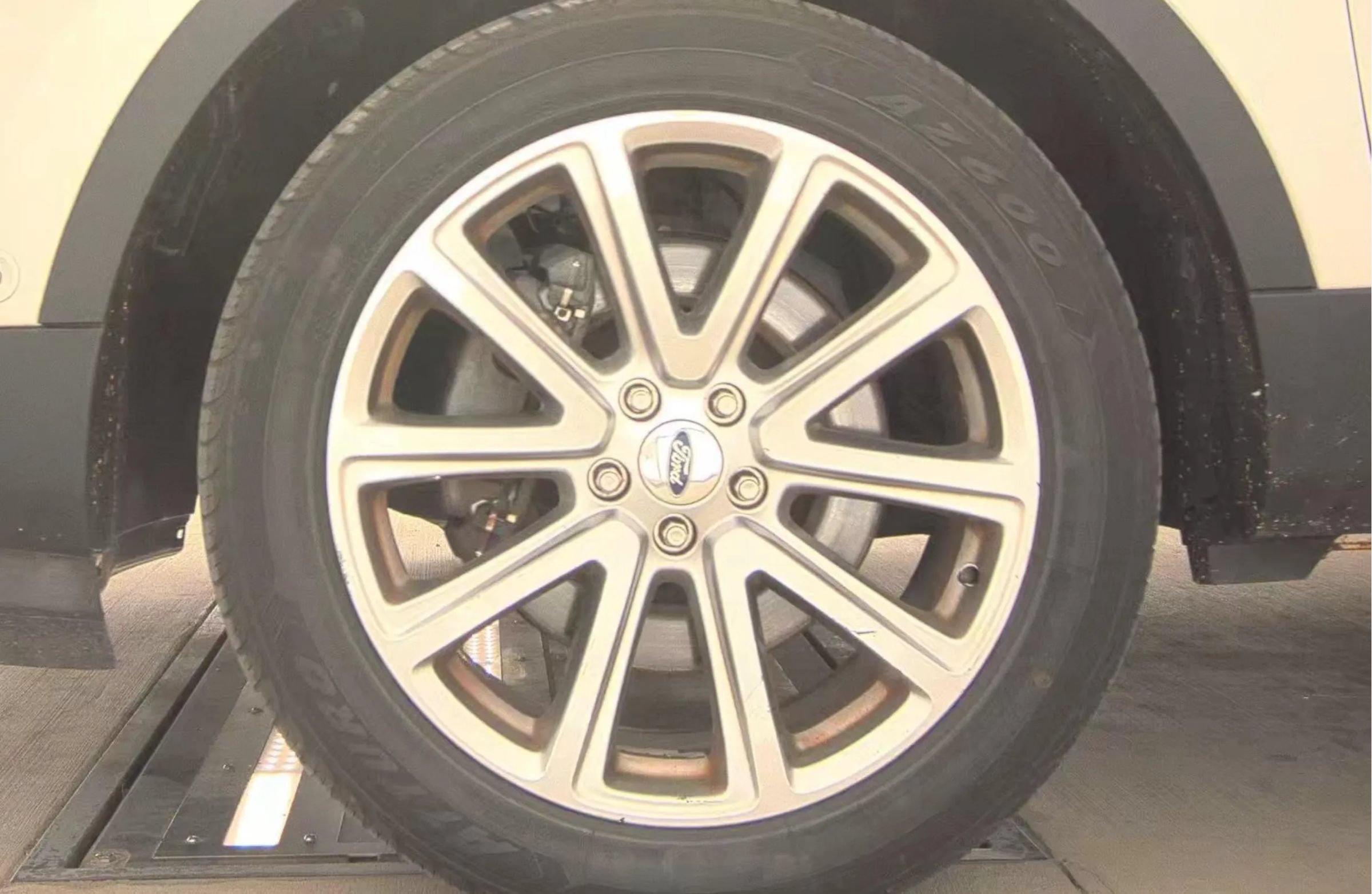 Used 2017 Ford Explorer Limited w/ Equipment Group 303A AWD/4WD image 9