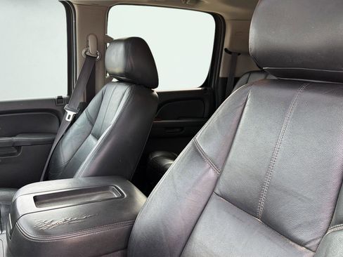 Used 2014 GMC Yukon XL SLT w/ SLT-2 Equipment Package image 22