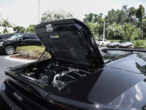 Used 2020 Lamborghini Huracan EVO RWD image 25