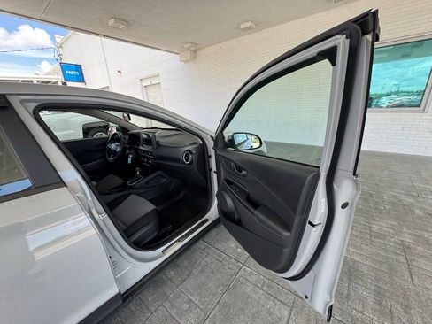 Used 2022 Hyundai Kona SE FWD image 12