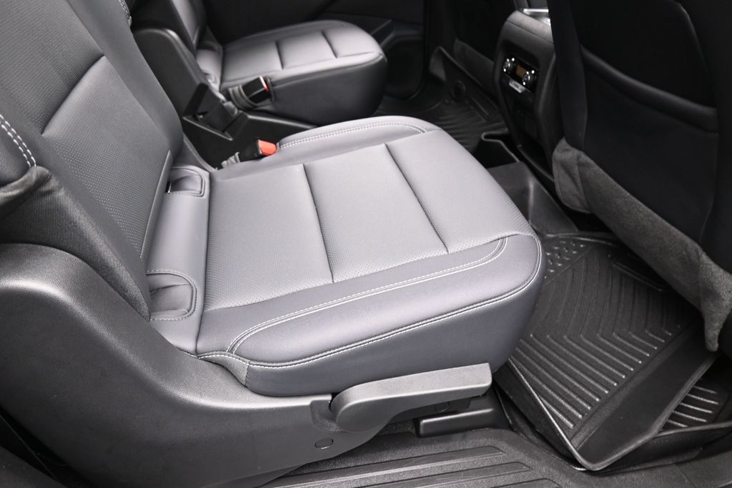 Used 2024 Chevrolet Traverse LT w/ Midnight/Sport Edition FWD image 44