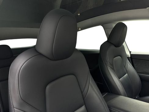 Used 2024 Tesla Model Y Long Range AWD/4WD image 45