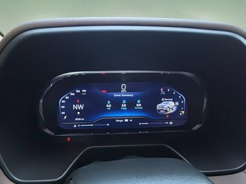 Used 2024 Chevrolet Suburban High Country AWD/4WD image 15