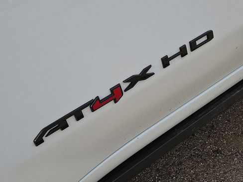 Used 2024 GMC Sierra 2500 AT4X image 12