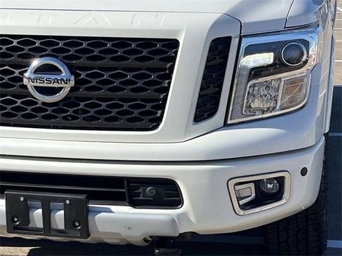 Used 2019 Nissan Titan PRO-4X w/ Pro-4x Convenience Package image 10