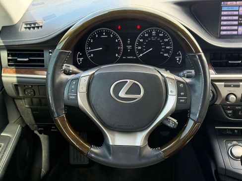 Used 2013 Lexus ES 350 w/ Luxury Pkg image 16