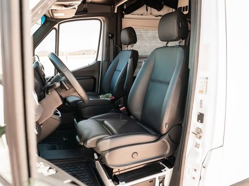 Used 2023 Mercedes-Benz Sprinter 2500 image 10