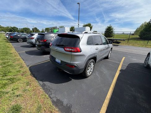 Used 2017 Jeep Cherokee Limited AWD/4WD image 5