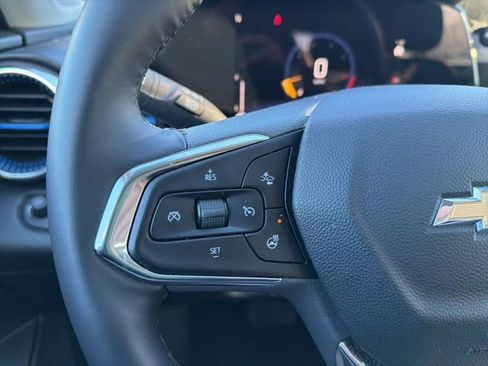 Used 2025 Chevrolet Trax LT w/ LT Convenience Package image 33