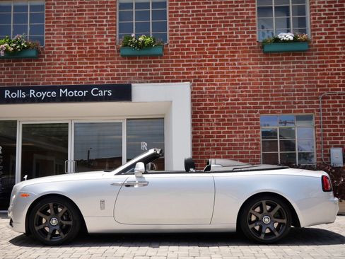 Certified 2021 Rolls-Royce Dawn RWD image 3