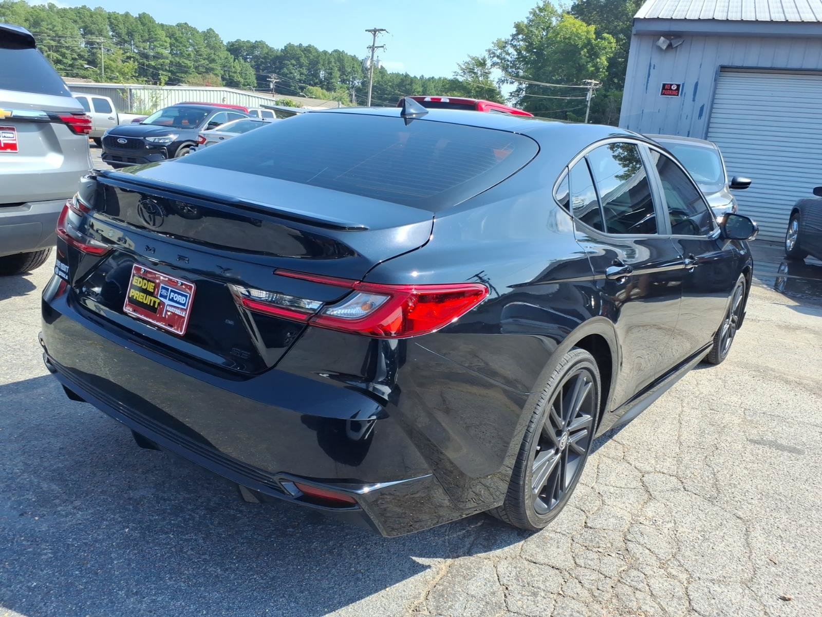 Used 2026 Toyota Camry Hybrid FWD image 4