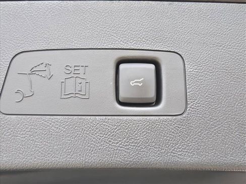 Used 2025 Lincoln Corsair FWD image 24