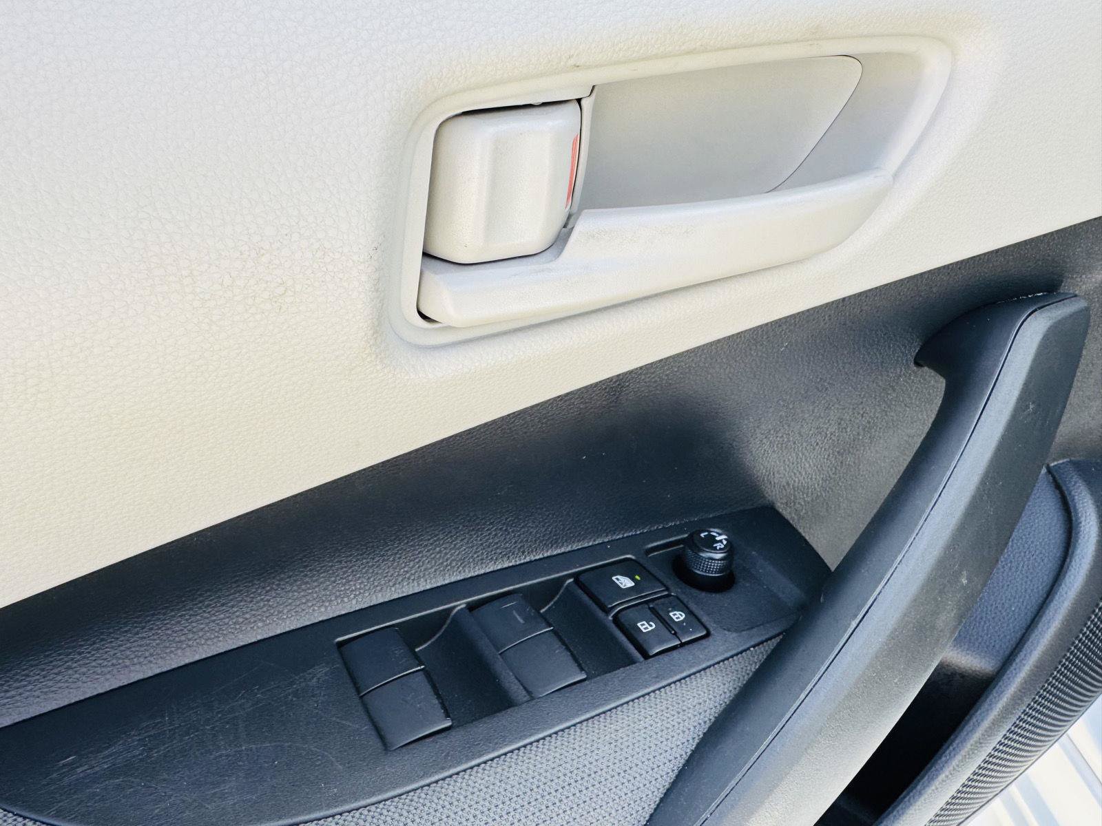 Used 2025 Toyota Corolla LE FWD image 9