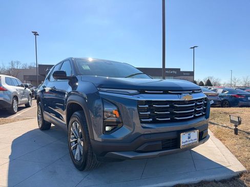 Used 2025 Chevrolet Equinox LT w/ Safety and Technology Package image 7