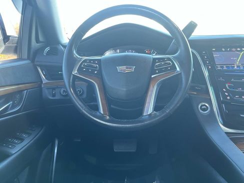 Used 2017 Cadillac Escalade Luxury image 14