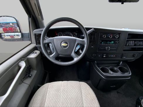 Used 2020 Chevrolet Express 2500 LT w/ LT Preferred Equipment Group RWD image 6