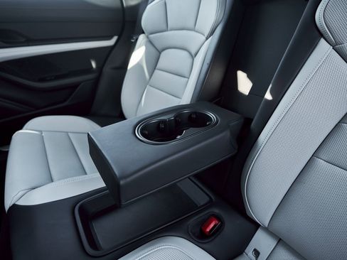 Used 2023 Porsche Taycan 4S w/ Premium Package image 46