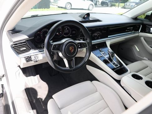Used 2018 Porsche Panamera w/ Premium Package image 15