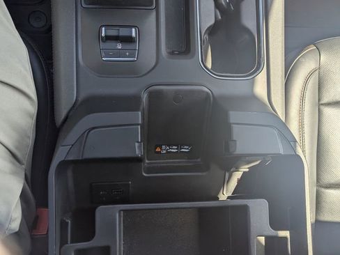 Used 2025 GMC Sierra 1500 AT4 w/ Technology Package AWD/4WD image 24