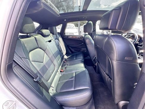 Used 2020 Porsche Macan S image 29