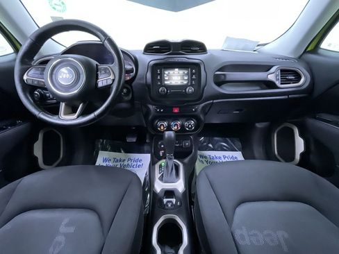 Used 2017 Jeep Renegade Latitude w/ Cold Weather Group image 19