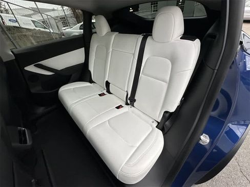 Used 2021 Tesla Model Y Long Range image 14