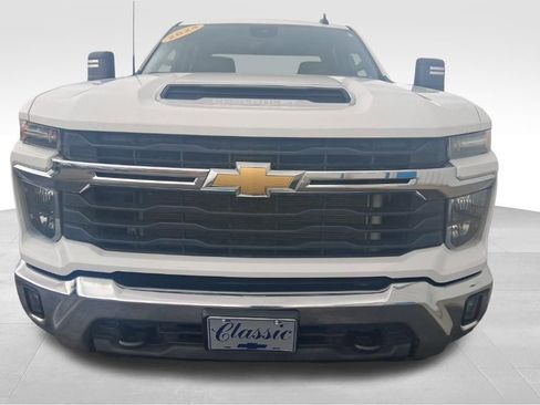 Used 2024 Chevrolet Silverado 2500 LT AWD/4WD image 11