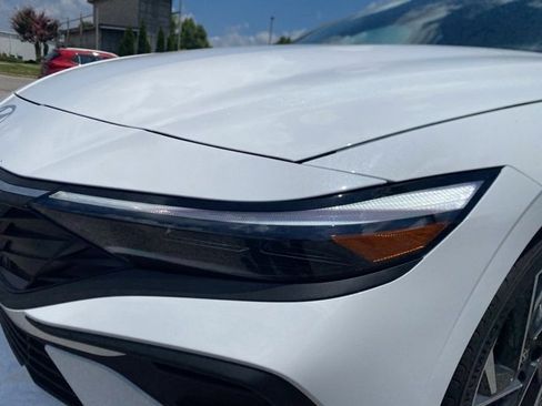 New 2025 Hyundai Elantra Sport FWD image 11