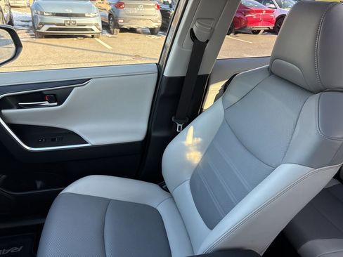 Used 2020 Toyota RAV4 Limited image 21