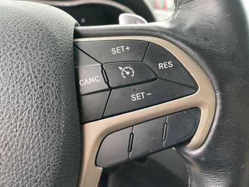 Used 2015 Jeep Grand Cherokee Limited w/ Luxury Group II image 42