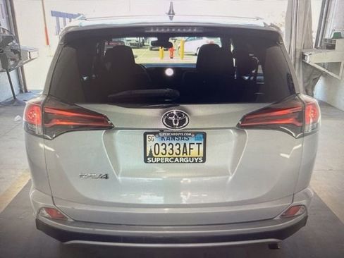 Used 2018 Toyota RAV4 XLE FWD image 3