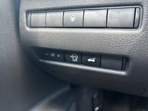 Used 2025 Nissan Rogue SL FWD image 24