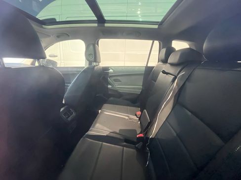 Used 2018 Volkswagen Tiguan SE w/ Panoramic Sunroof Package FWD image 10