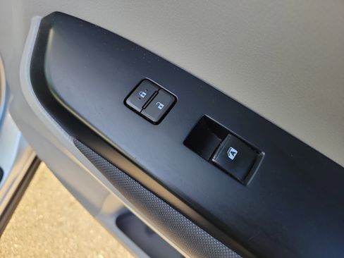 Used 2018 Toyota Highlander LE image 11