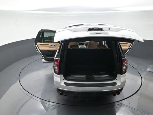 Used 2021 Chevrolet Tahoe Premier w/ Premium Package image 13